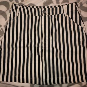 Black and white stripped skirt
